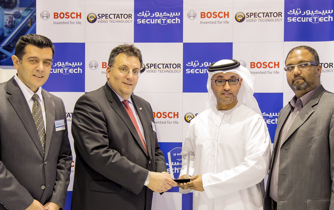 44.SecureTech receiving Star Performer Award 2015 from Bosch